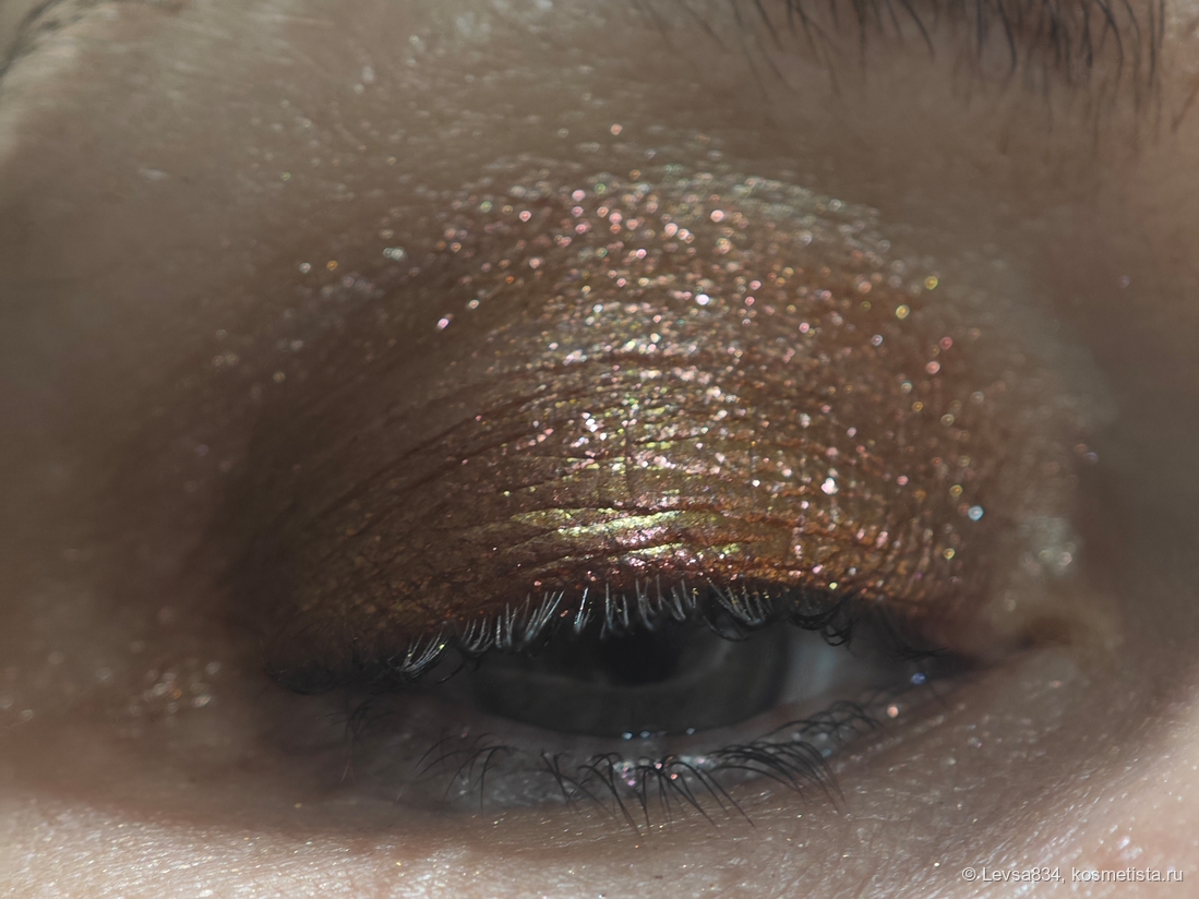 В холодном электрическом свете