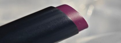 Самый твёрдый орешек этого года, помада Mac Cosmetics Powder Kiss Velvet Blur Slim Lipstick 881 Wild Rebel