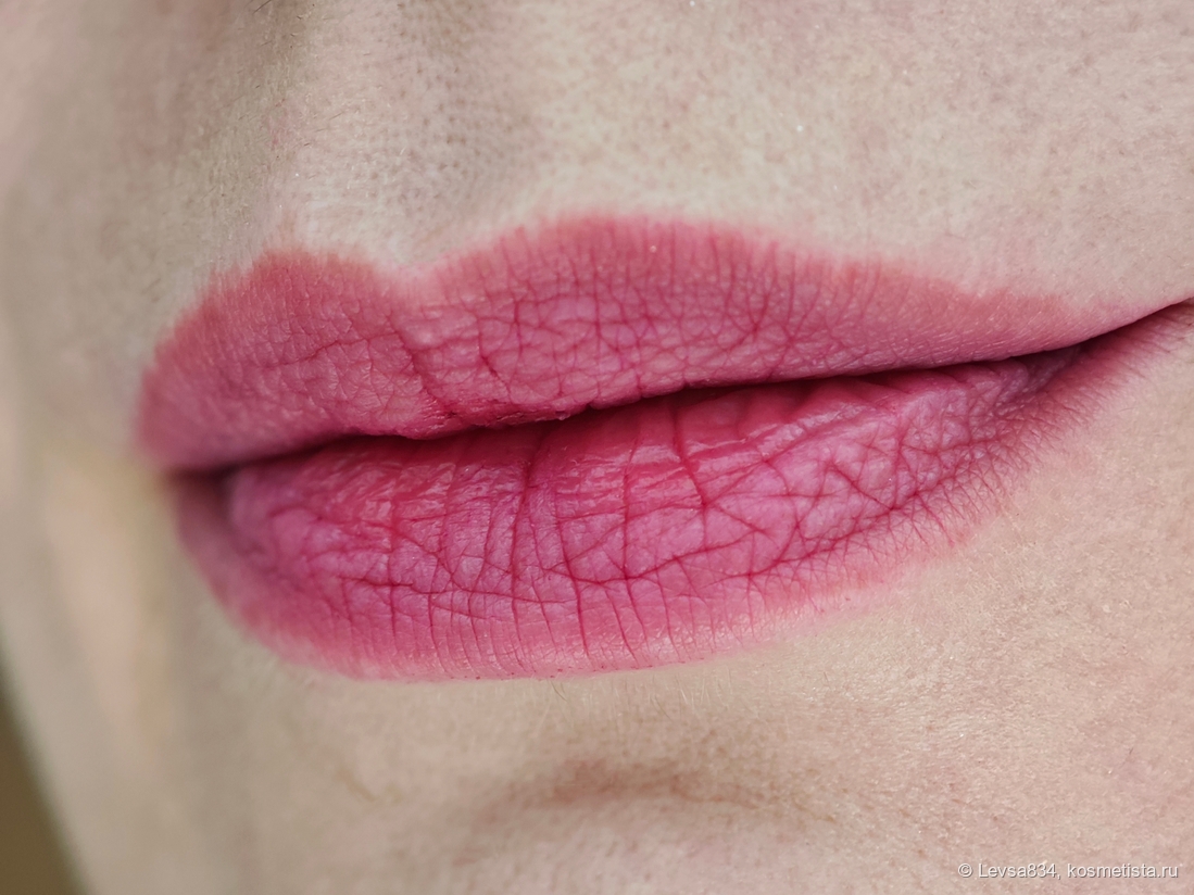 Вот так губы выглядят после демакияжа, глубоко залегла во все складки кожи