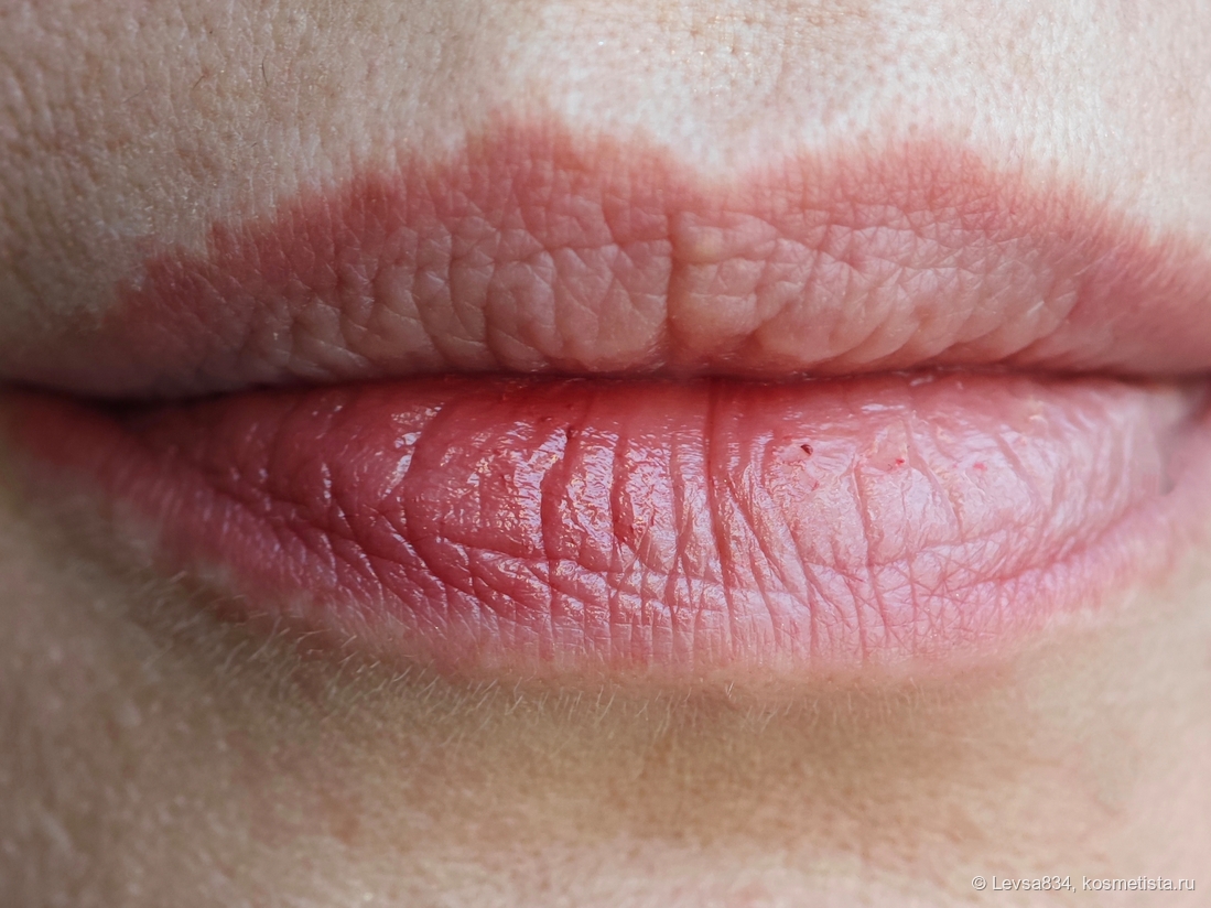 Один тонкий слой на половине губы