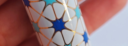 Универсальный оттенок и уникальный дизайн - помада Carolina Herrera Sheer Lipstick 144 Fabulous Nude + Fabulous Lipstick Cap Spark of Luck