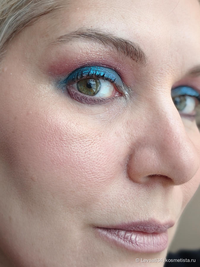 Здесь ещё и на губах