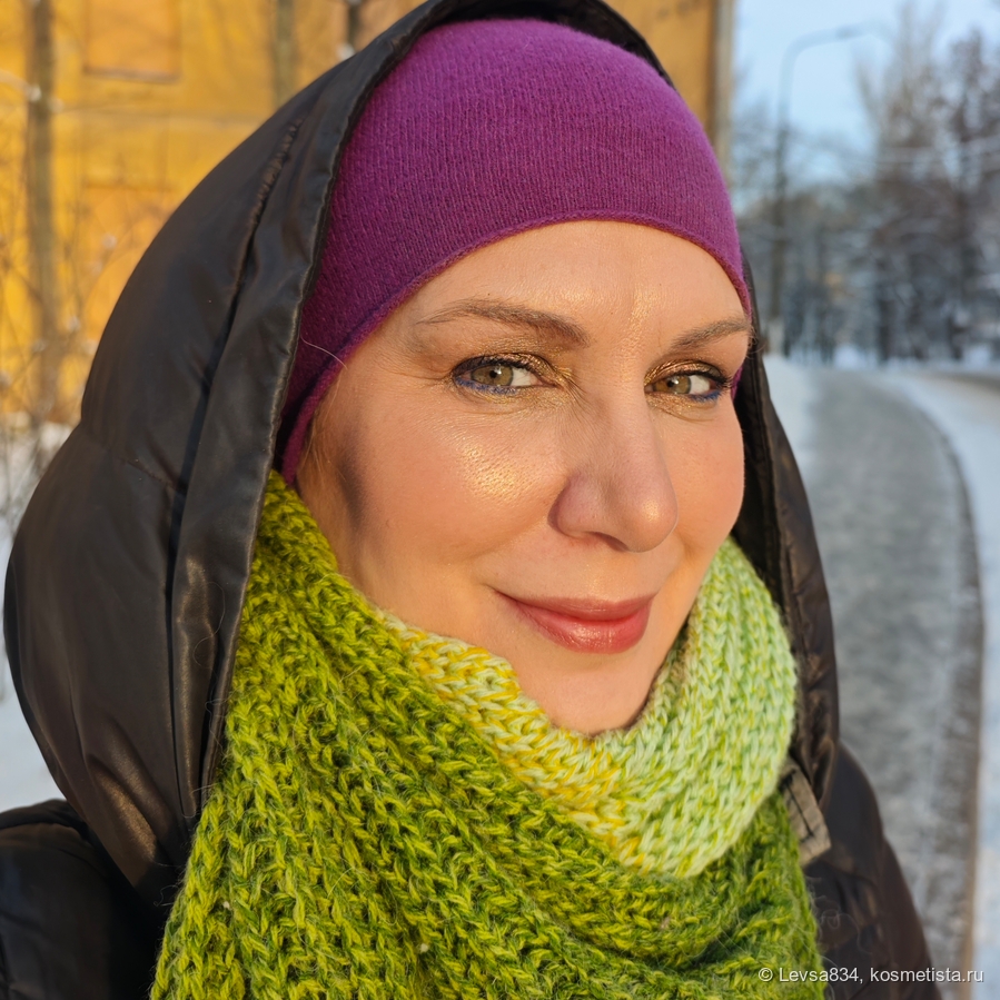 А вот на солнце зато как он виден! Ещё как!