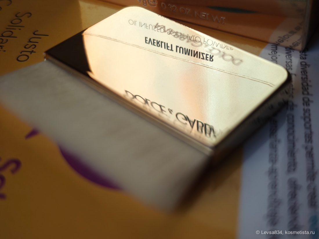 Да ей как зеркалом пользоваться можно!