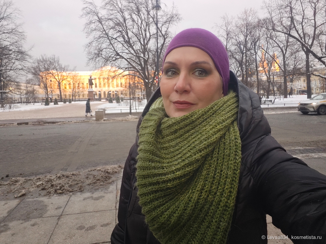 Здесь помада на губах, и она действительно выглядит очень естественно и не кричит о себе.