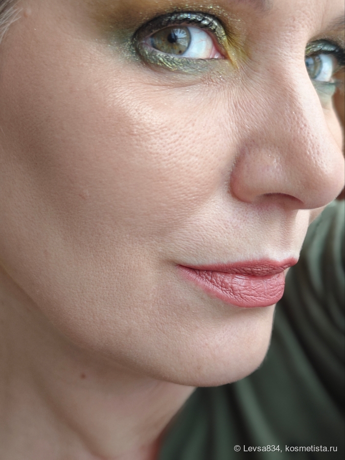 Нравится, что помада не тянет на себя взгляд, но при этом она как бы уравновешивает макияж в целом