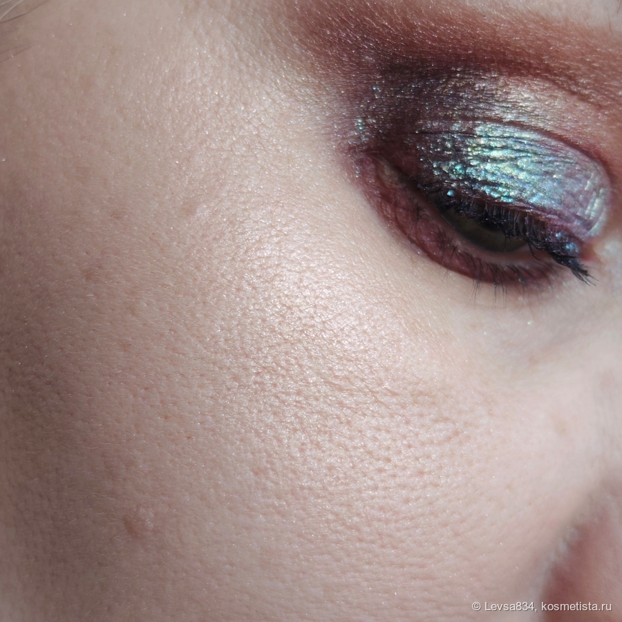 Здесь уже полный макияж