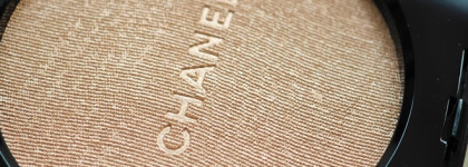 Хайлайтер-мерцающая пудра неземной красоты: Chanel Poudre Lumière 10 Ivory Gold