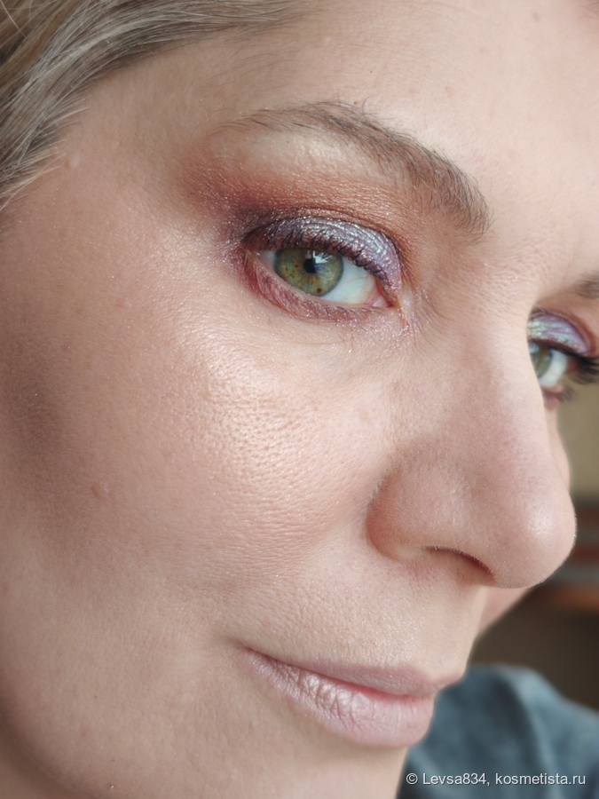 В полном образе, тень, скула, под бровью и на губах (вот и моя перламутровая белая помада из самого начала 90х)