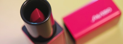 Помада не для зимнего холода: Shiseido TechnoSatin Gel Lipstick 409 Harmonic Drive