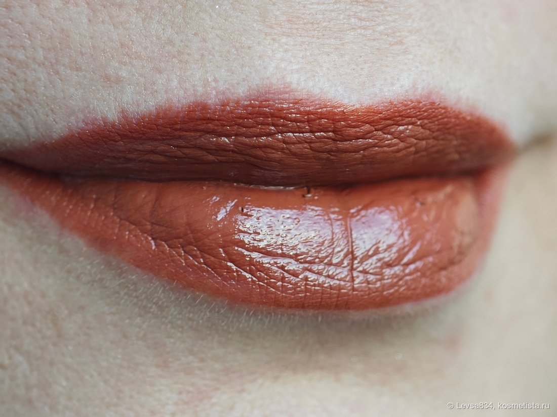 Видны шкурки на нижней губе - что с ними происходит, тайна, покрытая помадой, но после демакияжа губы здоровые и мягкие, и ни одного сухого участка
