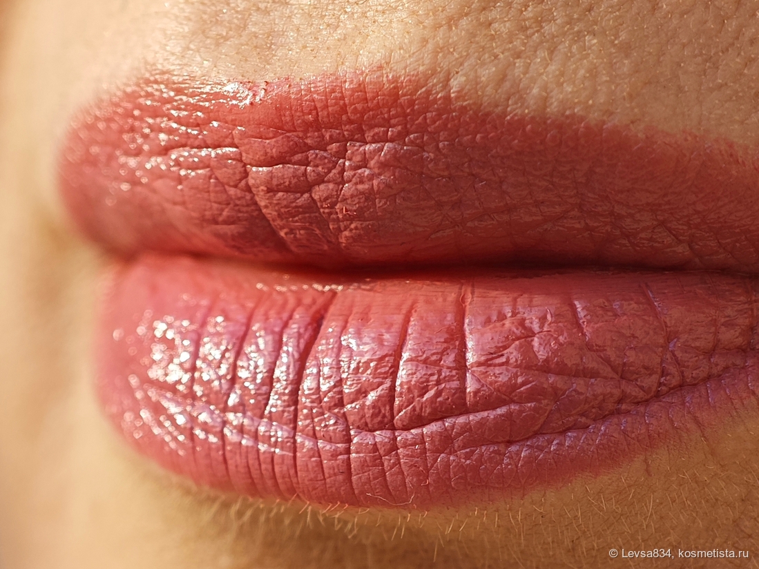 А здесь прекрасно виден блеск покрытия, таким он остаётся довольно долго