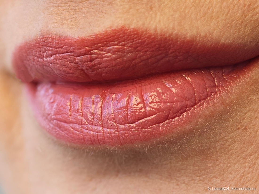 На солнце оттенок заметно теплеет