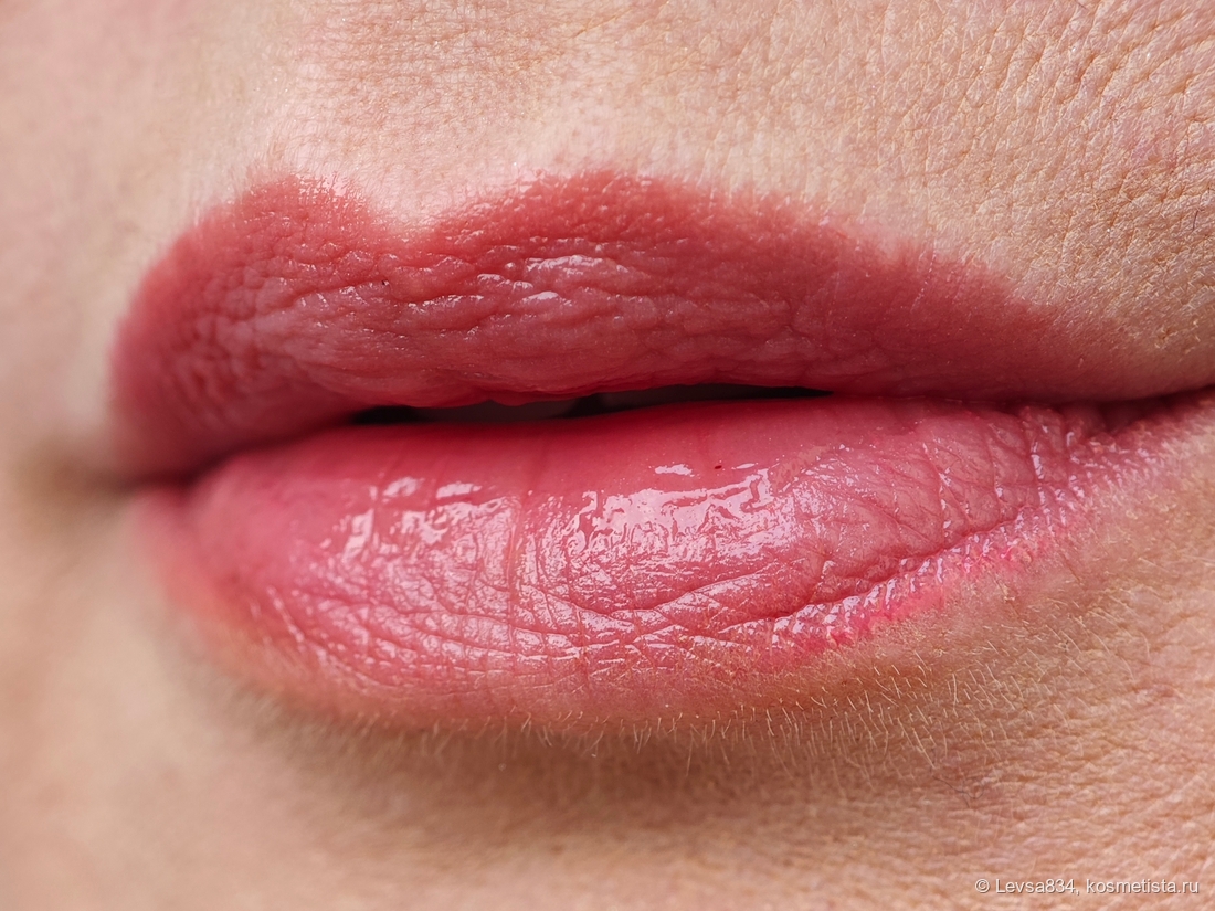 На слизистую ложится хорошо, не разъедает её