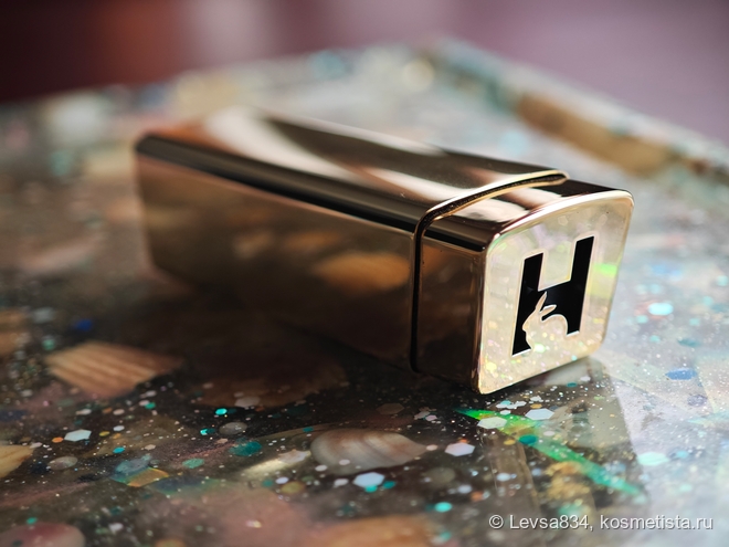 Самая странная флора из всех странных флор: Hourglass Unlocked Satin Crème Lipstick 330 Flora