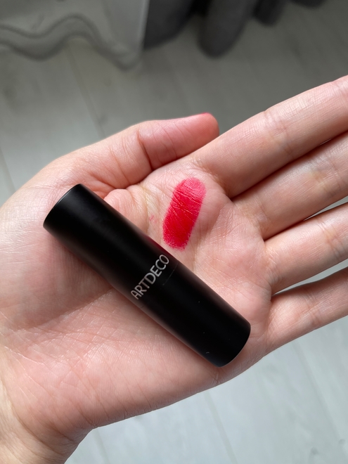 Красная помада Artdeco Perfect Mat Lipstick 116 poppy red