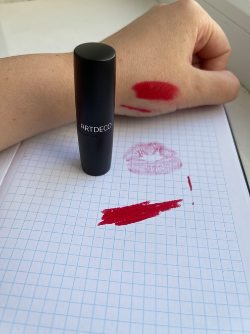 Красная помада Artdeco Perfect Mat Lipstick 116 poppy red