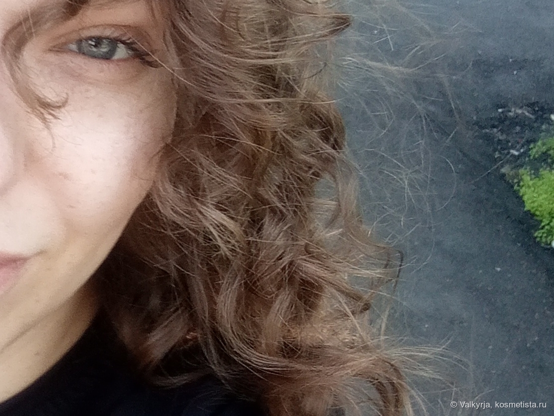 Естественная сушка. На кончиках немного гкля алоэ, из ухода - только маска