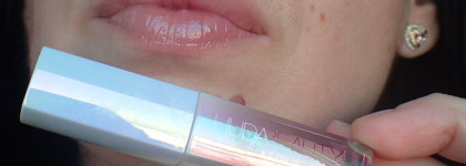 Блестящие и ухоженные губы с Silk Balm Huda Beauty оттенок Blush