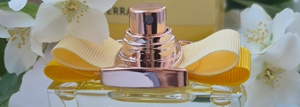 Аромат сочной груши и сигарет: Salvatore Ferragamo Signorina Libera