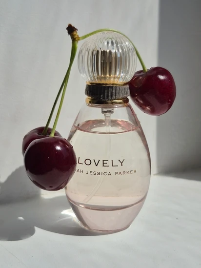 Самый притягательный мускусный аромат: Lovely Sarah Jessica Parker eau de parfum