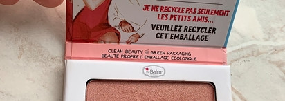 Восхитительные сияющие румяна The Balm Third Date blush