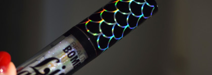 Чудо-юдо рыба-кит: манящий блеск для губ Beauty Bomb Lip Glass в оттенке 02 Nice as ice