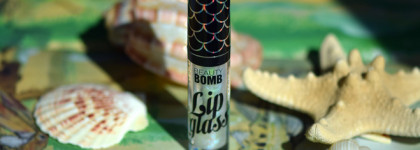 Чудо-юдо рыба-кит: манящий блеск для губ Beauty Bomb Lip Glass в оттенке 02 Nice as ice