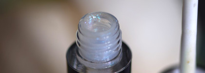 Чудо-юдо рыба-кит: манящий блеск для губ Beauty Bomb Lip Glass в оттенке 02 Nice as ice