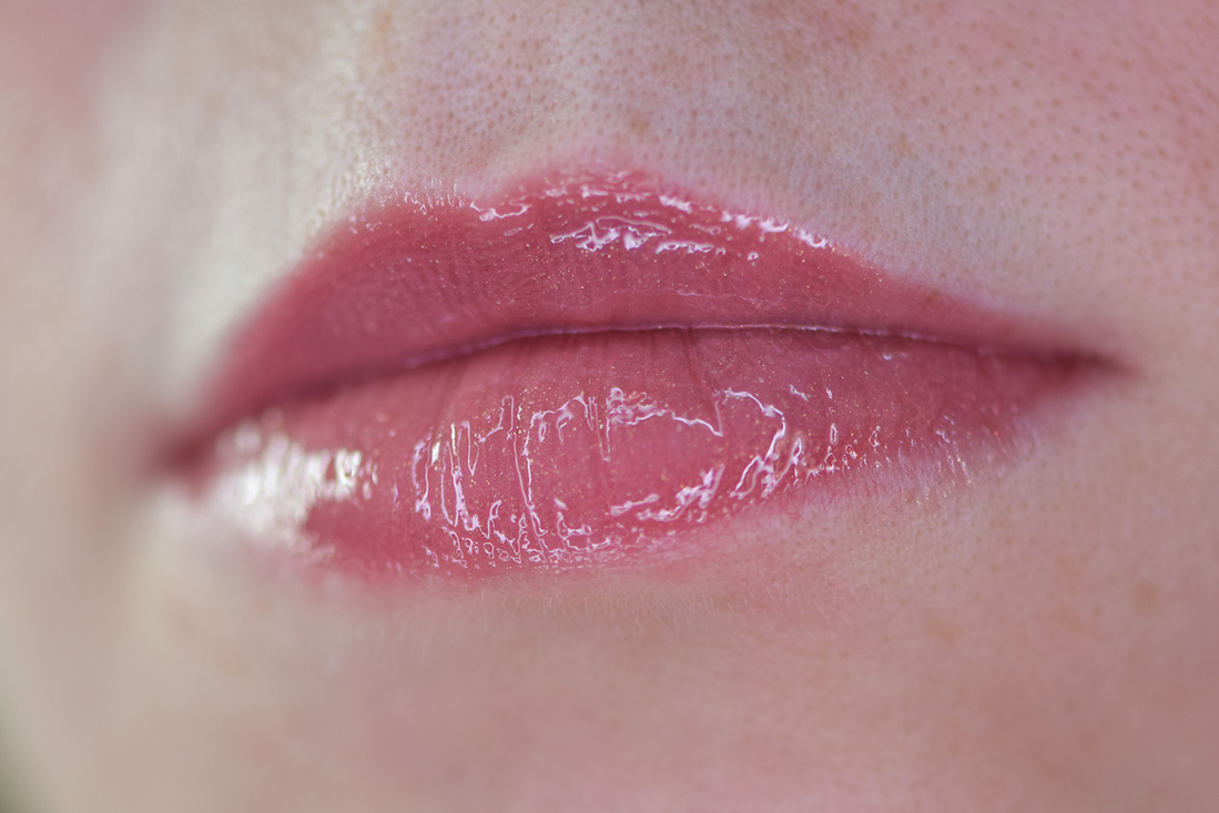 Clarins Natural Lip Perfector 16 на губах