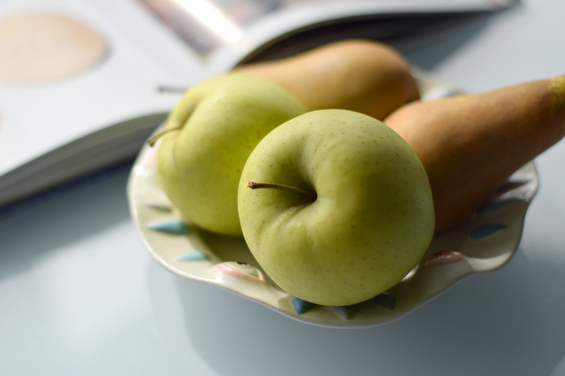 Зеленые яблоки и твердые груши -- лучшие фрукты при диете