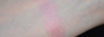 Лучшая из проявляющихся: никакой бешеной фуксии! Catrice Wild Hibiscus Glow Lip Balm 010 Hawaiian Blossom Glow