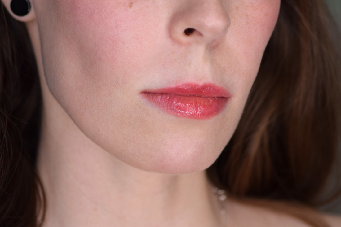 Butter Gloss Liquid Lipstick в оттенке 03 (полупрозрачное нанесение)