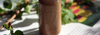 Лучшие румяна для естественного макияжа: Rhode Pocket Blush The Natural Flush в оттенке Piggy