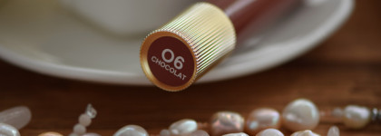 Лучше, чем свои губы: новинка от Vivienne Sabo — глянцевая тающая помада Glossy lip balm La La Laque в оттенке 06 Chocolat