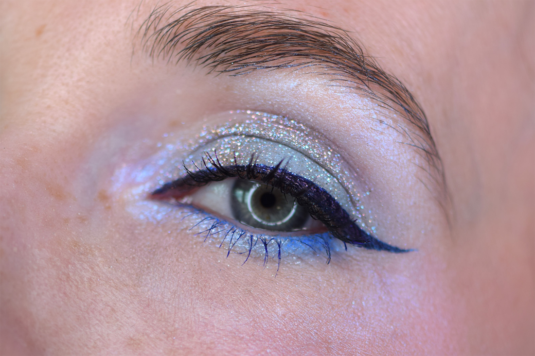 Синяя подводка