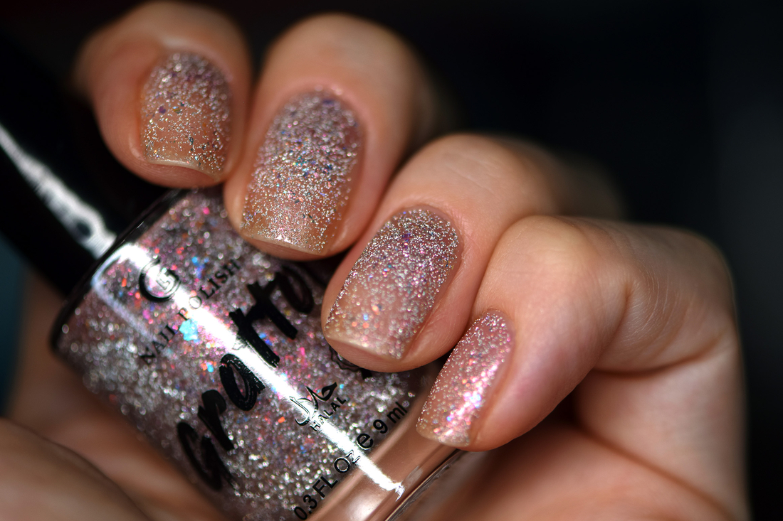 В свете лампы Glitter Sequins
