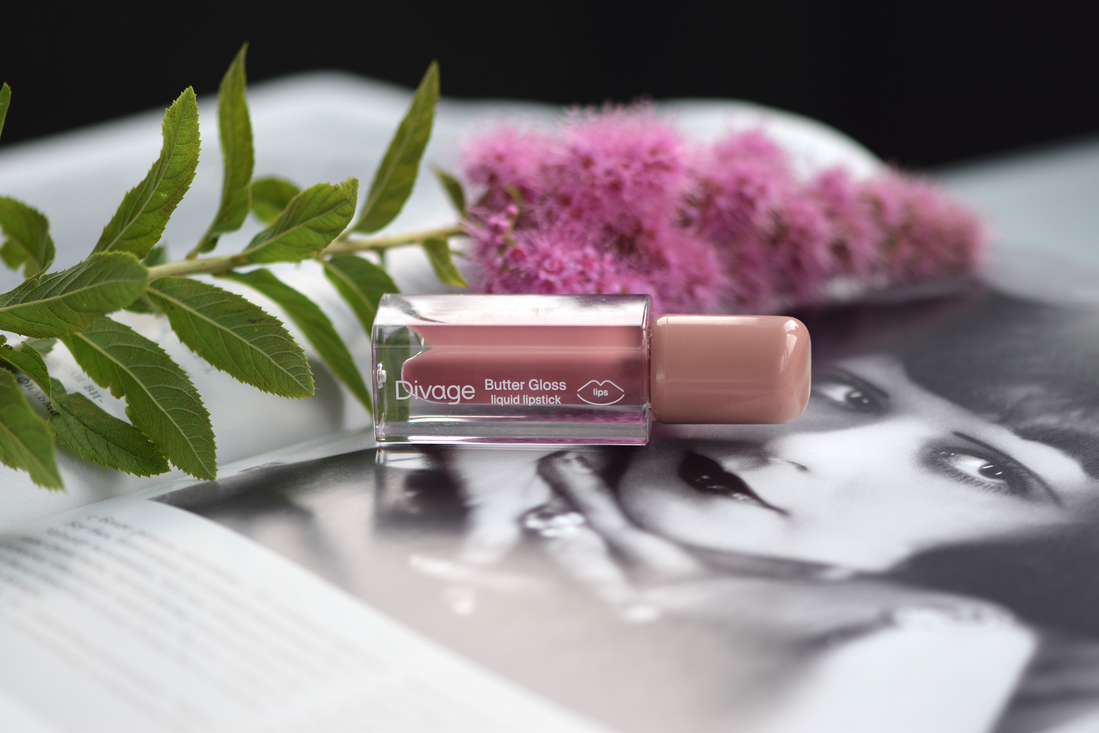 Divage Butter Gloss Liquid Lipstick -- жидкая глянцевая помада в оттенке 03