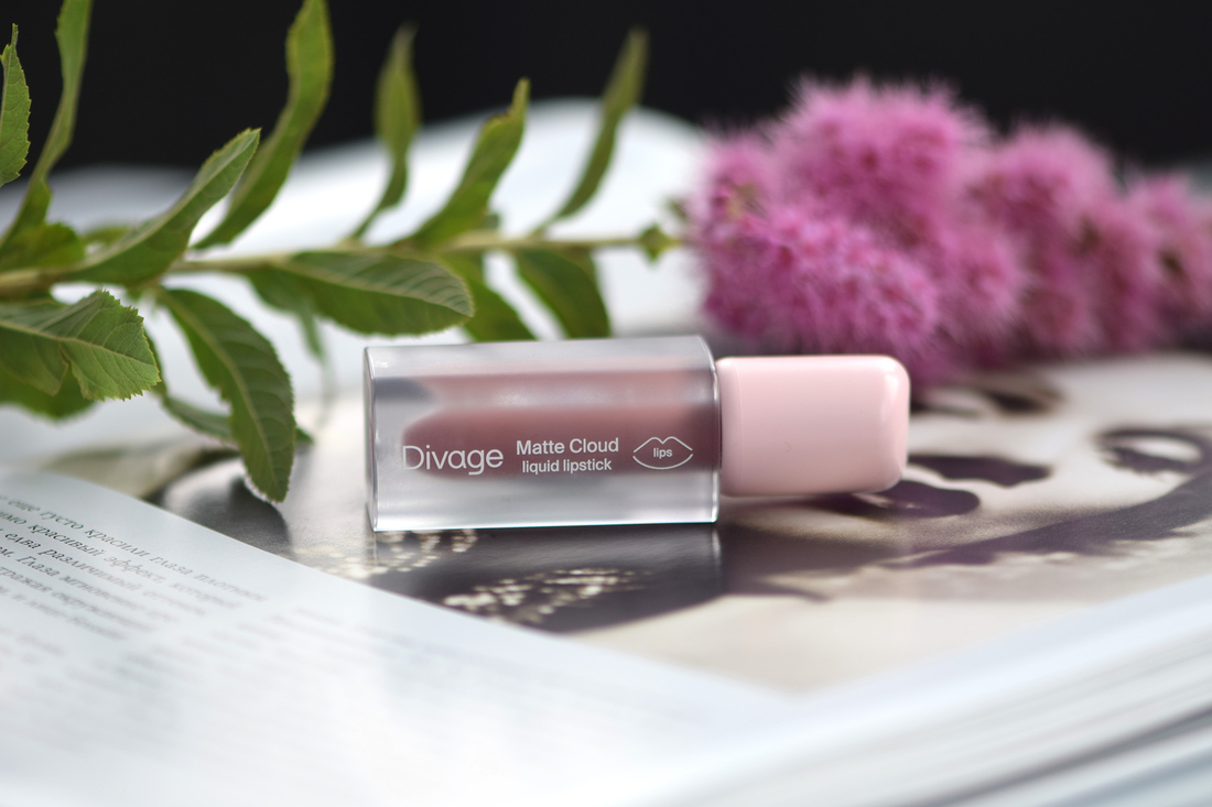 Divage Matte Cloud Liquid Lipstick -- жидкая матовая помада в оттенке 02