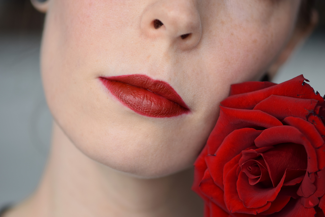 Lancome L'Absolu Rouge Ruby Cream Lipstick 481 Pigeon blood Ruby (нанесена кистью)