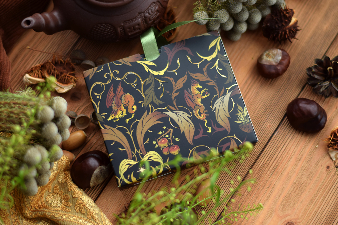 Картонный рукав с тематическим драконьим оформлением