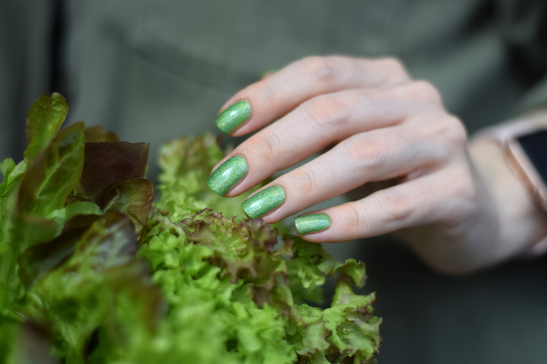 Облачно, солнышко спряталось, и радуга на лаке пропала