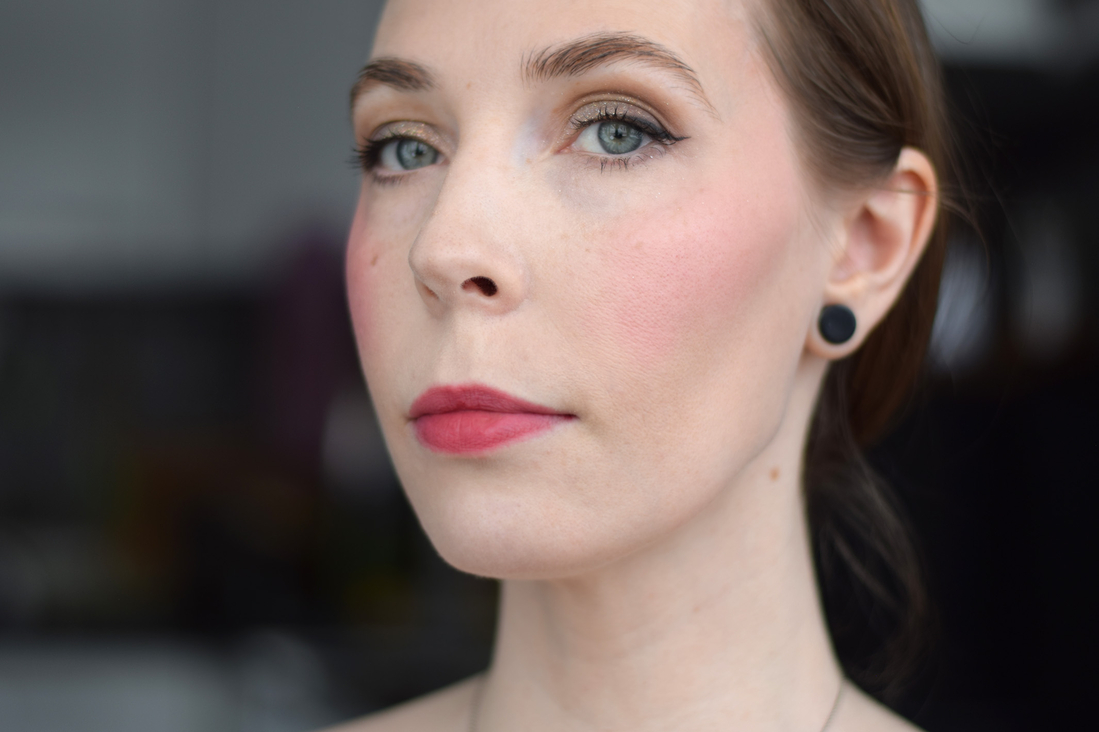 Полный образ: суфле на щеках и губах