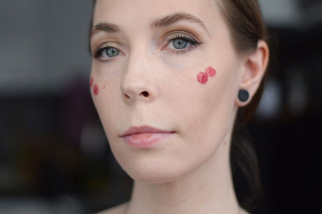 Сколько средства требуется для макияжа