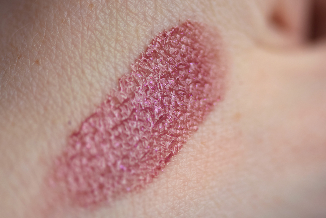 Vivienne Sabo Glossy lip balm LaLa Laque 07 -- свотч в дневном свете