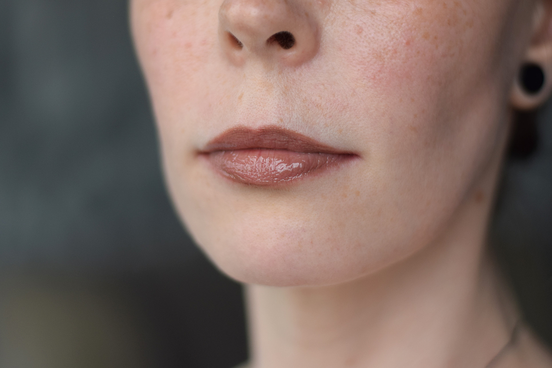 Контур Divage Lip Crayon 2-in-1 liner and lipstick 04Truffle + SHIKstudio Total Repair Balm SPF15 05 Syrup