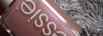 Маникюр жены миллионера. Essie Nail Lacquer 40 Demure Vix