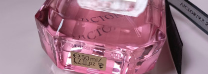 Victoria's Secret Bombshell. Флакон сочетающий в себе легкомыслие и смелость