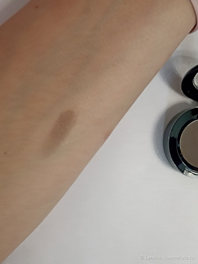 При искусственном освещении