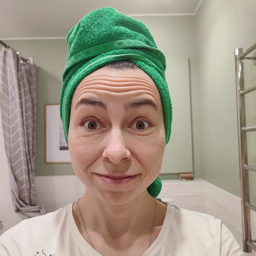 А так я выгляжу обычно- ботокс рядом не лежал